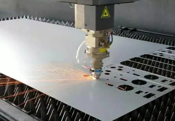 Découpeuse horizontale 120m/Min à grande vitesse de laser de fibre de longueur d'onde