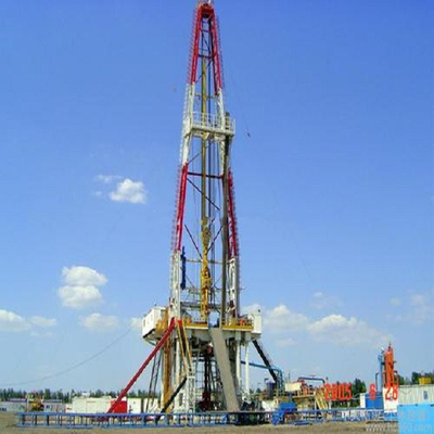 RG API Standard Oil Field Oil et camion ennuyé bon de trou de gaz ont monté la plate-forme de forage mobile de ZJ30 750hp et le Workover Rig Max D